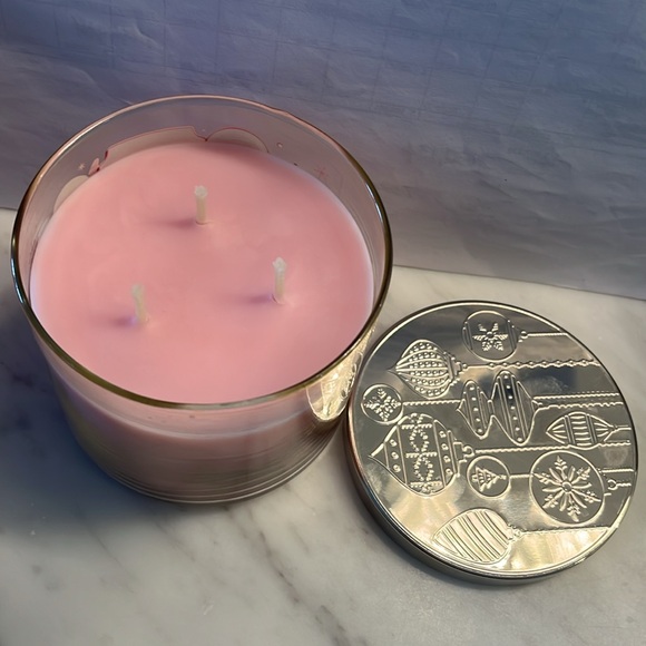 Bath & Body Works Twisted Peppermint Scented Candle - Picture 5 of 5